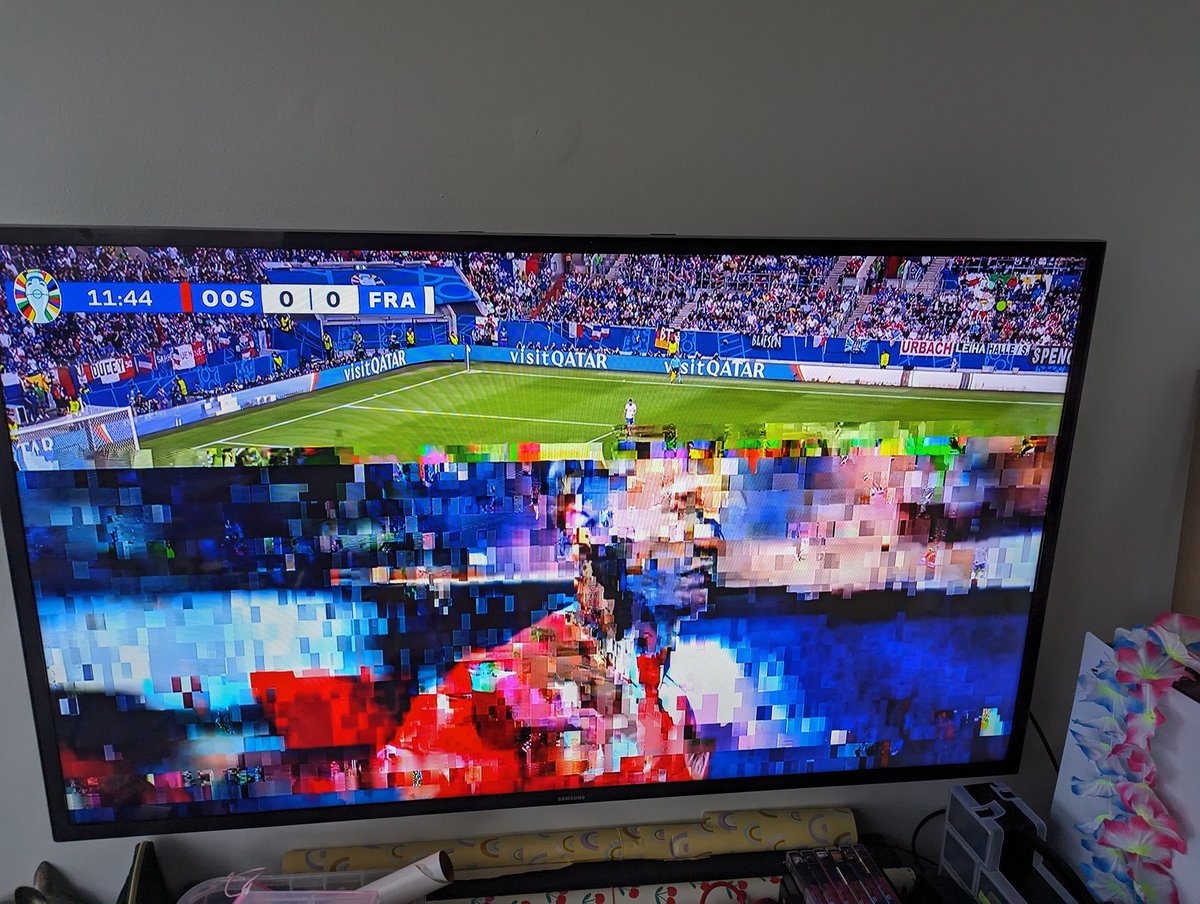 hansabbeloos's tweet photo. @OrangeBENL dit is hoe we al 6 weken tv kijken in Kontich. Wordt het geen tijd om eens wakker te worden? https://t.co/ONuhIGZhbo