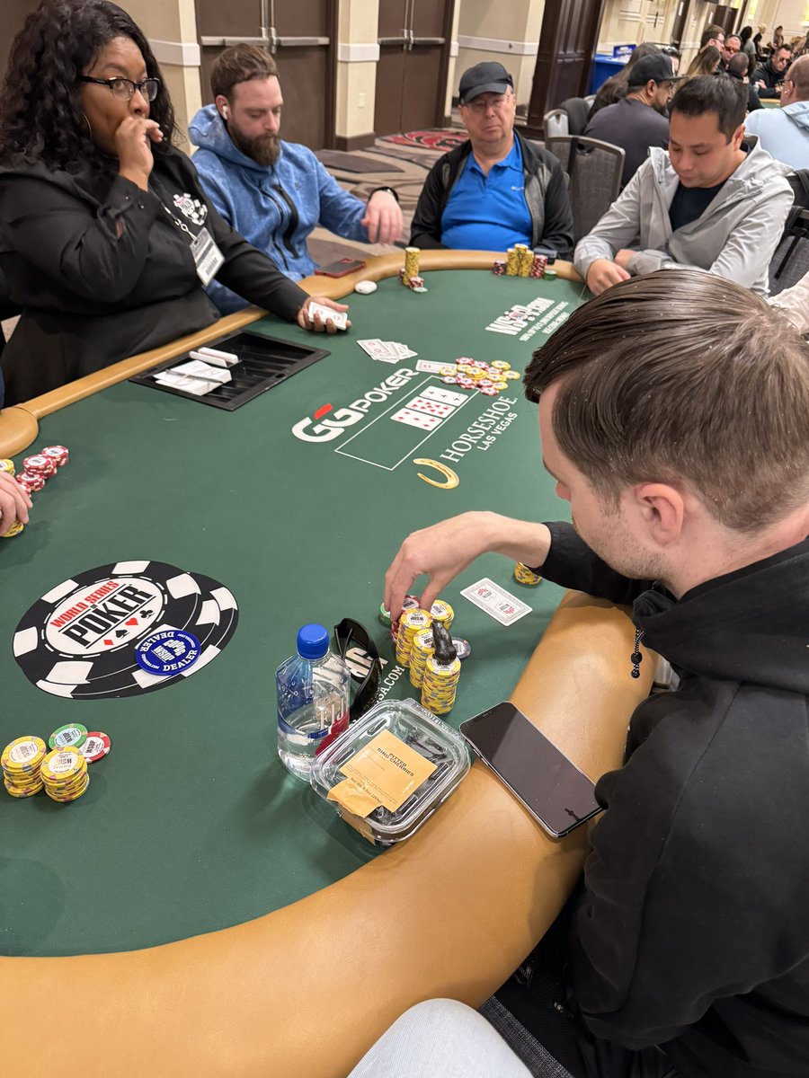 key_pokemon__'s tweet image. here is the worst seat in Monster Stack Day2.

Do you understand what I mean?

#WSOP
#Monsterstack