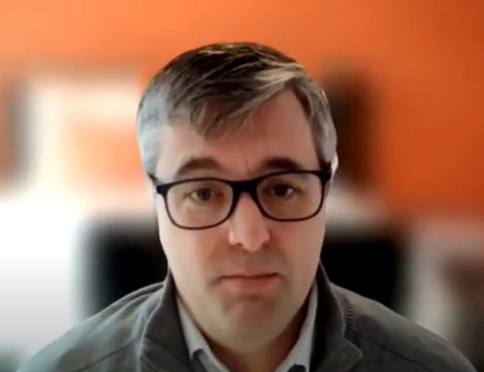 When a resuscitation code is called, everyone must think and act quickly. Drs. Steven Brooks + Adam Szulewski are working towards discovering how students and physicians can learn from the process with their SEAMO #InnovationFund project. Learn more: youtube.com/watch?v=kJnfhO…
