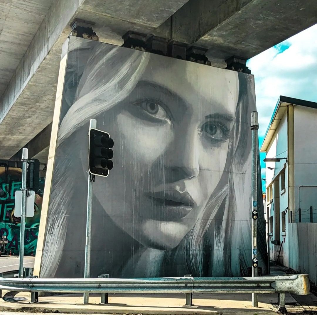 MolinaStreetArt's tweet image. A gorgeous golden oldie by Australian Rone for Pillars Project in Brisbane, Australia (2014) #rone #streetart #lamolinastreetart | photo by @andyroundworld via mysl .nl/OMihz