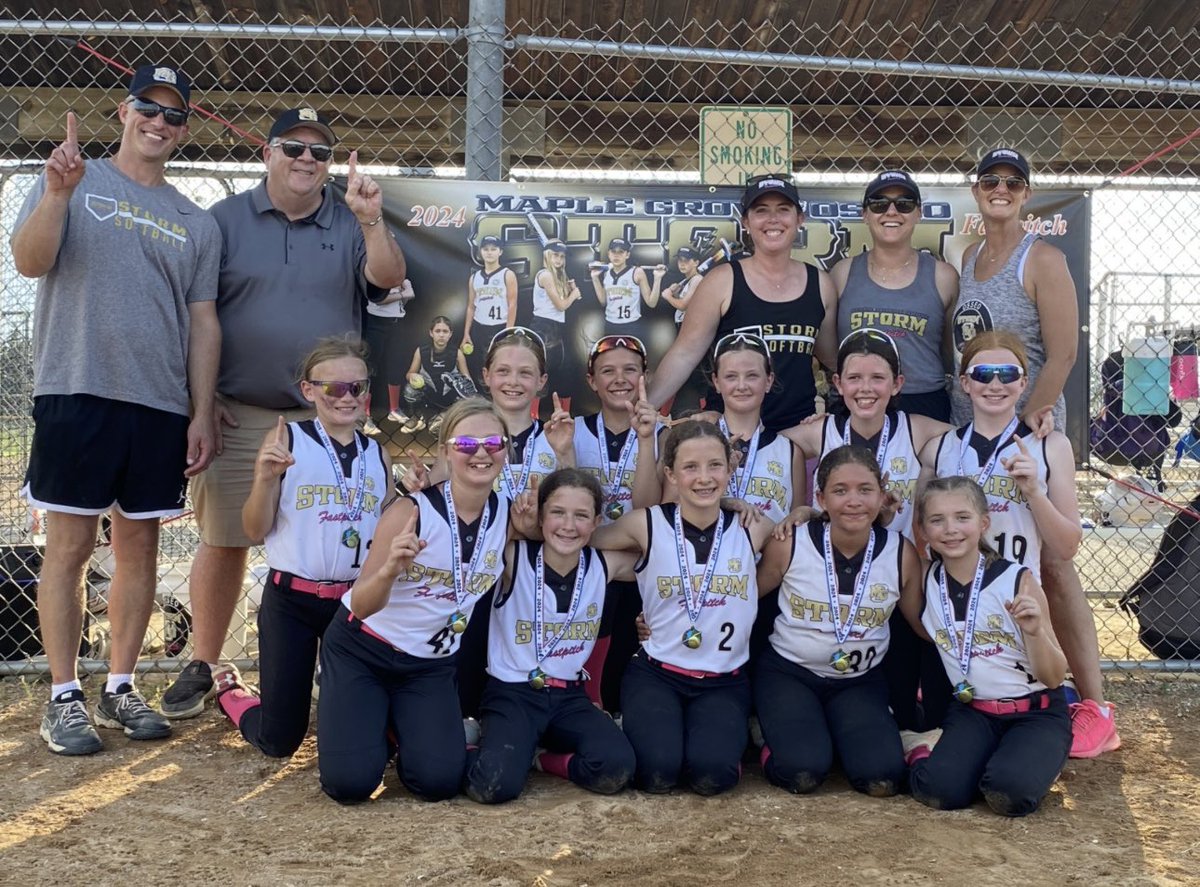 The Storm 10u-A girls went 5-0 this weekend to win the Hudson Border Battle tournament. We had lots of support from families to celebrate this victory on Father’s Day!