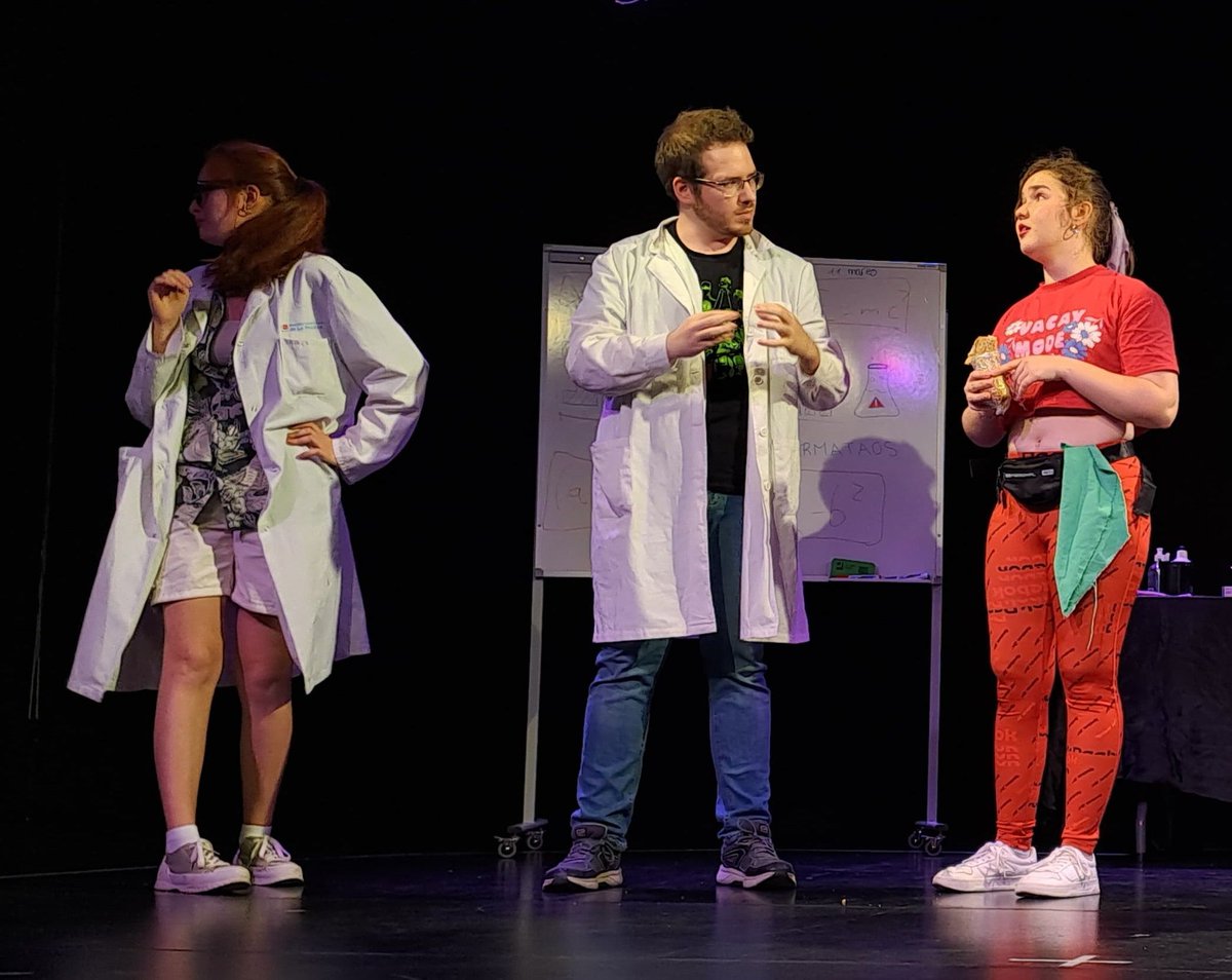 getafejovenX's tweet photo. Qué buen rato hemos pasado esta tarde con "Improcepan" por el grupo de #ImprovisaciónTeatral. Buena  interpretación, creatividad y mucho humor. 
¡Buen trabajo! 

Talleres #Getafejoven  #getafejoven.
#teatro #ociojuvenil #ofertadetalleres #juventudgetafe https://t.co/M5Ppt2Dr5L