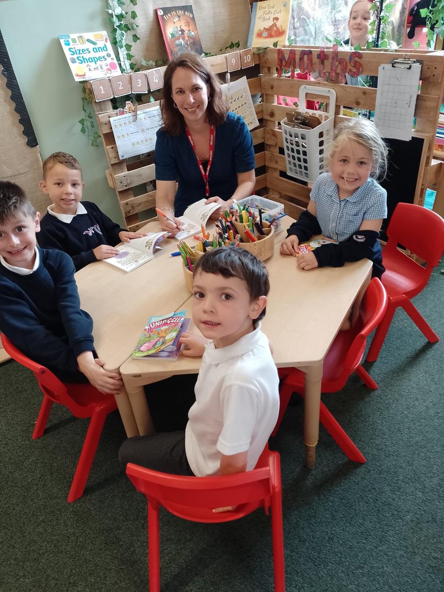 Such a fantastic Author Event at @LEFSBromsgrove with the fabulous sparkly <a href="/hannahshawdraws/">Hannah Shaw</a>. The children have enjoyed reading and drawing along with Hannah today as she took children on a journey through Unipiggles world! There are some budding authors and illustrators at LEFS!