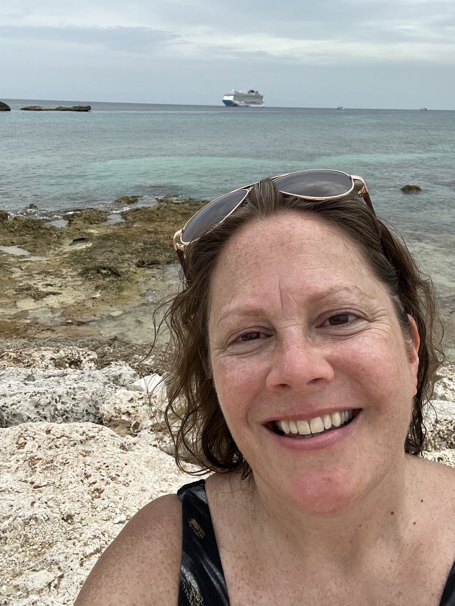 kellymabramson's tweet photo. Boat selfie!  #TWEHOWL ⁦@TWEHowl⁩ https://t.co/EUaTPw8JzZ