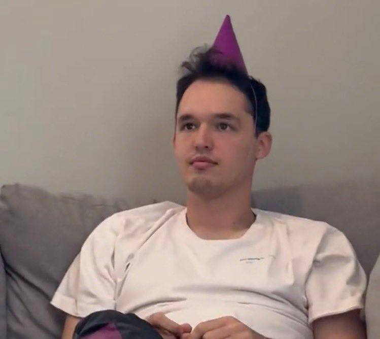 PixBuilds's tweet photo. This is Luca Netz

He grew up as a homeless kid

But at 23, he bought Pudgy Penguins for $2.5M

Here’s the untold story behind his success:

1/11 https://t.co/4j2btxq7mi