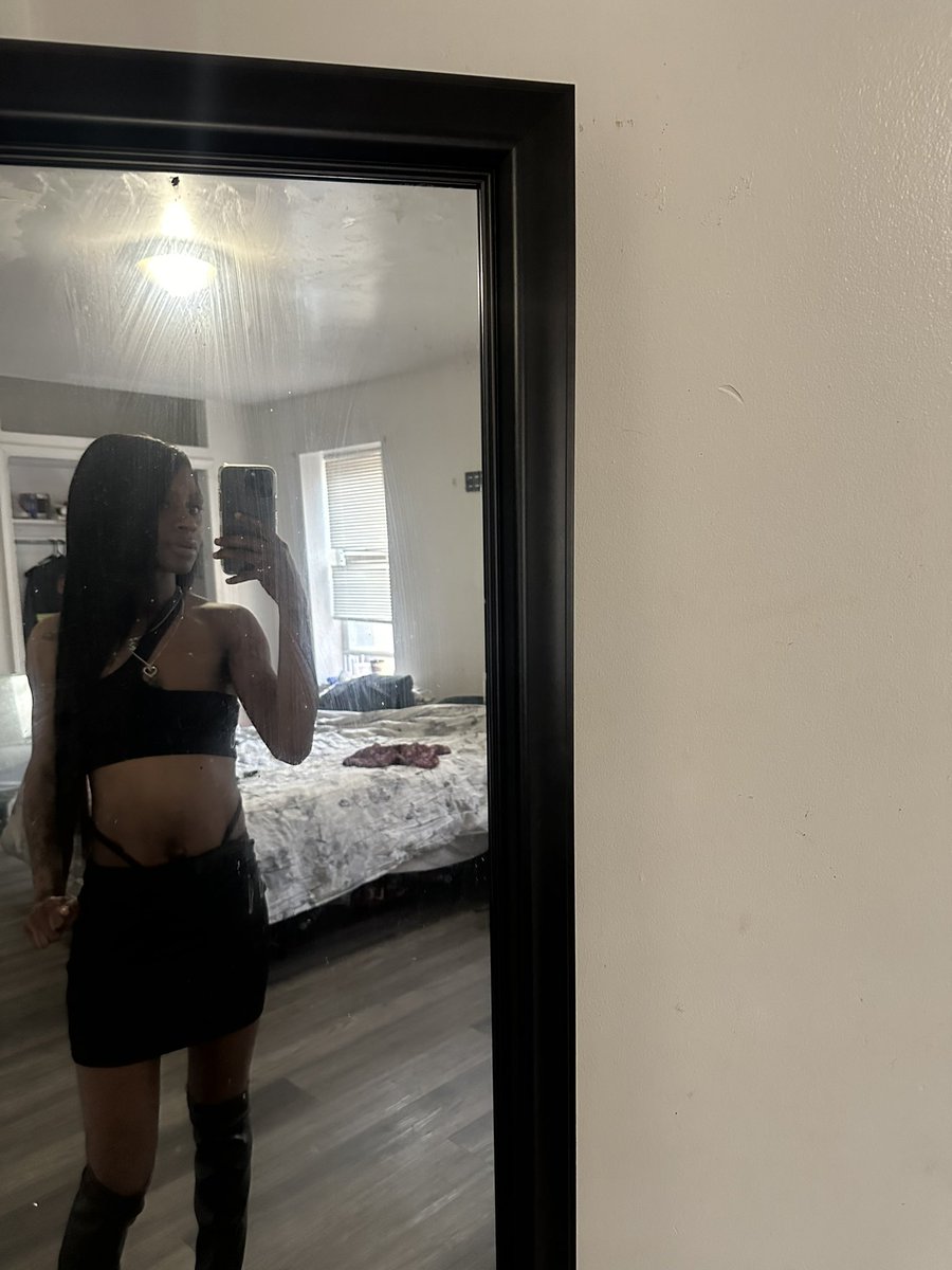 __prxnc3ss____'s tweet photo. Happy #25th🥳 To Me 🫶🏾 https://t.co/XvjzW4eTAz