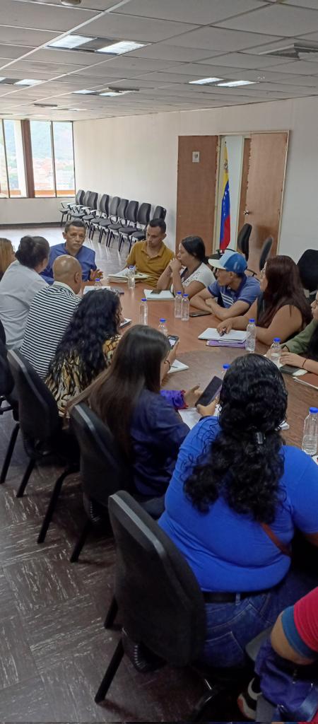 cnaeoficial's tweet photo. Feliz inicio de semana 🎉 

Revisando los temas coyunturales y  de interés en el mundo iniciamos nuestra reunión de directorio interno donde continuamos afinando las estrategias para continuar garantizado un #PAE de calidad. @NicolasMaduro @_LaAvanzadora @pedrodiazg59 https://t.co/i2nRoTbA7u