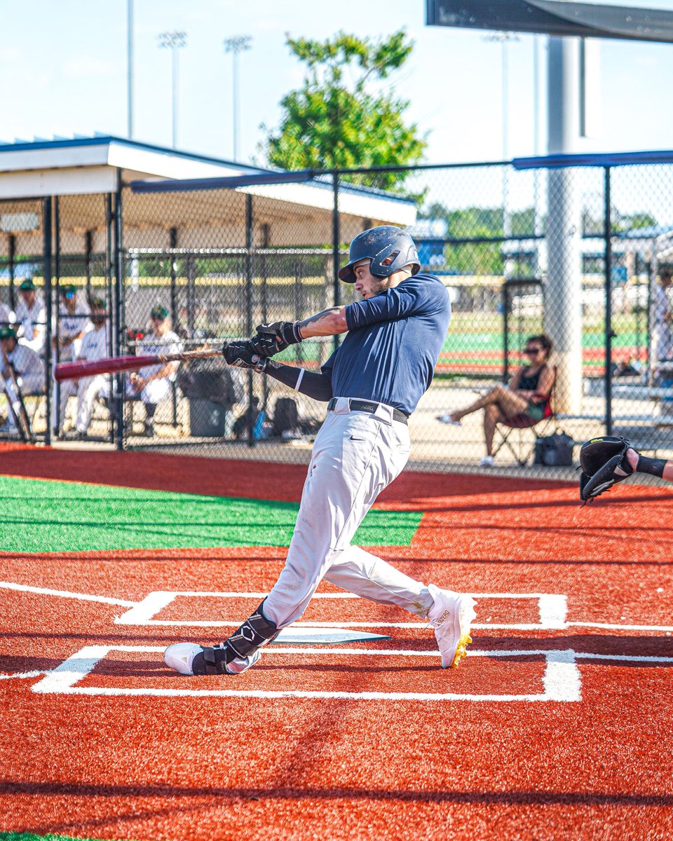 Game 2 🌊W over the Dolphins 🐬 9-2

Big game at the plate by Hogan with 3 hits and a 💣
Dickerson with another 💣 and his 3rd of the day!
Marshall 🔥takes the dub with 4in 3Ks 1ER
