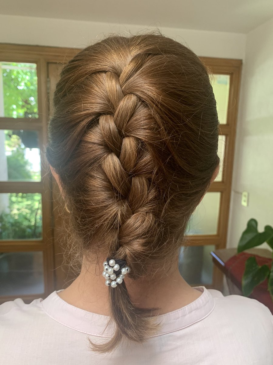 carmenlucia556's tweet photo. Así de bonita la trenza  que me hizo hoy mi hijita  🥰@VicForas https://t.co/XF6CcHK1Fk