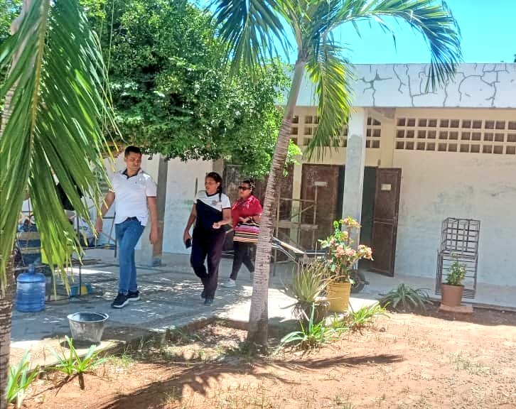 EducacionNvaE's tweet photo. ¡Más escuelas bellas! 

Desde el municipio Antolín del Campo, se realizó visita institucional a la UE "Dr. Luis Ortega", para seguir de cerca el proceso de recuperación de la infraestructura del plantel. 

#CultivamosFuturo

@_LaAvanzadora
@MPPEDUCACION https://t.co/Yufs4e20Kj
