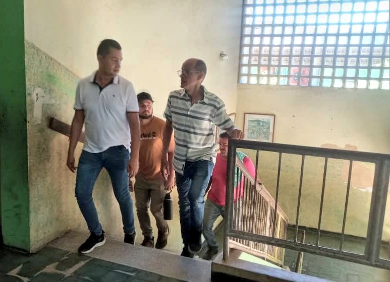 EducacionNvaE's tweet photo. ¡Más escuelas bellas! 

Desde el municipio Antolín del Campo, se realizó visita institucional a la UE "Dr. Luis Ortega", para seguir de cerca el proceso de recuperación de la infraestructura del plantel. 

#CultivamosFuturo

@_LaAvanzadora
@MPPEDUCACION https://t.co/Yufs4e20Kj