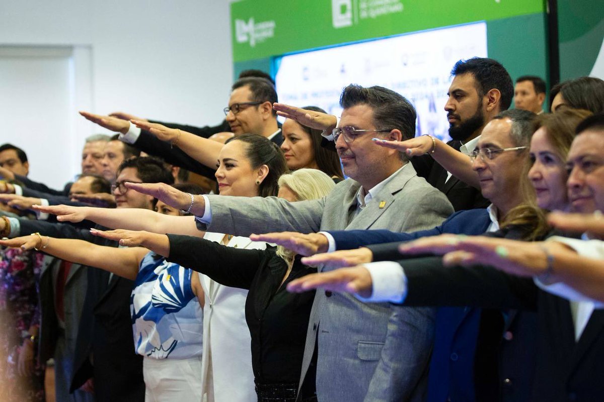 ¡La CANACO tiene nueva presidenta después de más de 10 años! 🙌 Lorena Muñoz Altamira es la segunda mujer en presidir la Cámara de Comercio de #Querétaro, lo que nos habla de la importancia de la participación de la mujer en el sector empresarial en la actualidad. ¡Muchas