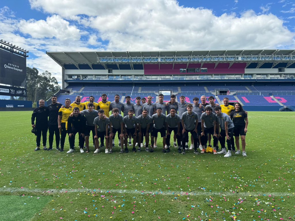 camojuse's tweet photo. Torneo internacional Sub18 Mitad del Mundo. Gracias @IDV_EC por la invitación. https://t.co/oWnIytEv5w