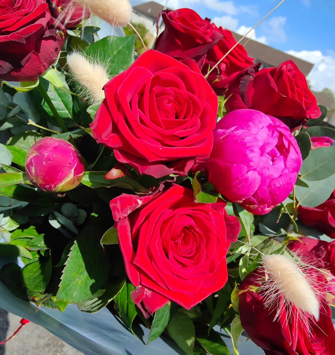 Myerscoughreds's tweet photo. L U S H
Red Rose, Pink Peonies and Eucalyptus..

Message me to order
@SPFloristry 

#sweetpeafloristry #redrose #peonies #lushbouquet #ht #bouquet #prestonflorist #preston https://t.co/y1GPaHSoBc