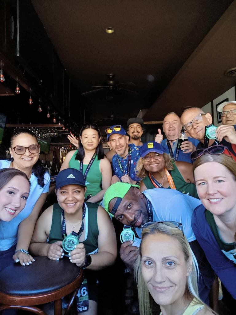 FPRUNNERS's tweet photo. One of our favorite races.    #citizensQueens10k.  Looking good in our new tank top #medalmonday 🙌 https://t.co/9pjOgHUbHM