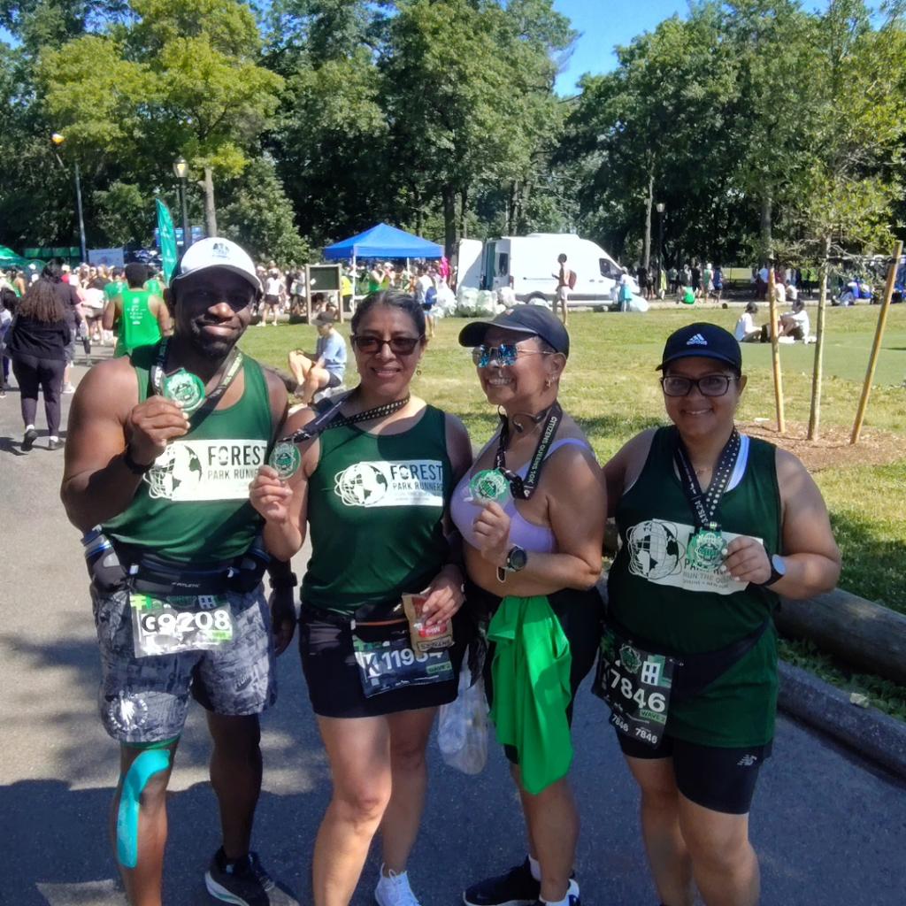 FPRUNNERS's tweet photo. One of our favorite races.    #citizensQueens10k.  Looking good in our new tank top #medalmonday 🙌 https://t.co/9pjOgHUbHM
