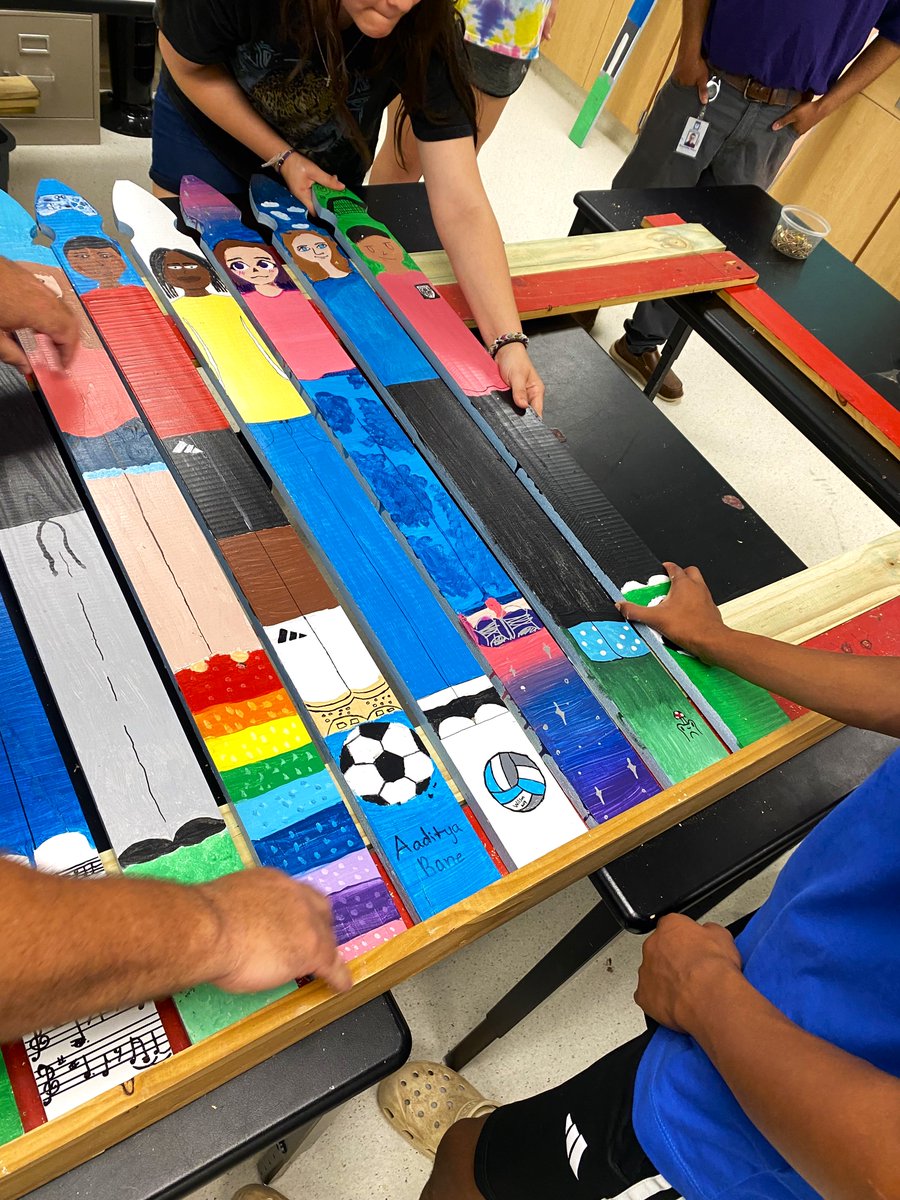 I so enjoyed working with the 8th graders at <a href="/HilburnAcademy/">Hilburn Academy PreK-8</a> making their Picket Fence! Thanks to all the students, staff, and volunteers for participating! @UnitedArtsCounc #ArtMakesYouSmart <a href="/WCPSS/">Wake County Public School System</a> #AIS4all #artsinschools #communityart #picketfenceprojectnc #teachingartist