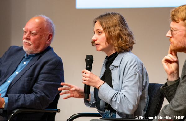 Nora Lindemann (@lindemann_nf) on Twitter photo Letzte Woche war ich auf einer Podiumsdiskussion im @HeinzNixdorfMuseum auf der ich mit Rainer Stollman und Tobias Matzner über "Leben, Leben, Lachen mit KI" diskutiert habe - und gelacht wurde auch :)
Hier gibt es ein paar Eindrücke der Diskussion: westfalen-blatt.de/owl/kreis-pade… Letzte Woche war ich auf einer Podiumsdiskussion im @HeinzNixdorfMuseum auf der ich mit Rainer Stollman und Tobias Matzner über "Leben, Leben, Lachen mit KI" diskutiert habe - und gelacht wurde auch :)
Hier gibt es ein paar Eindrücke der Diskussion: westfalen-blatt.de/owl/kreis-pade…