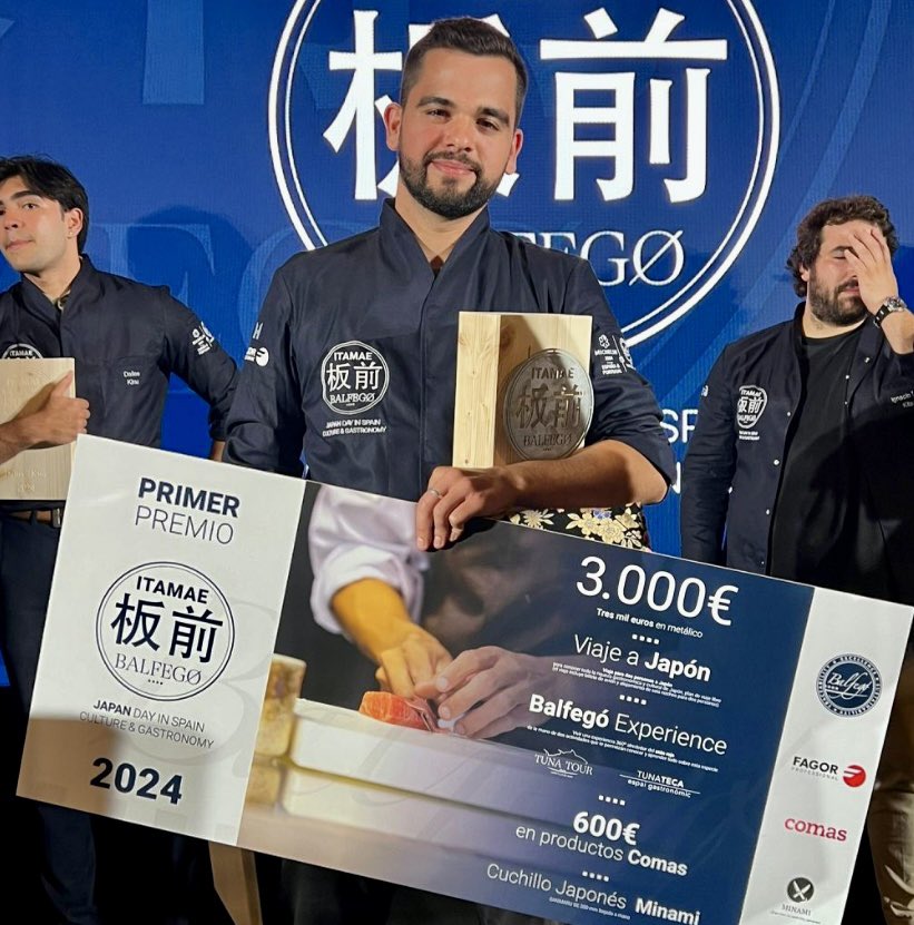 Sergio Solís, de Takumi se proclama mejor ‘sushiman’ de España
El cocinero del restaurante malagueño gana la III Edición del concurso ITAMAE <a href="/_Balfego/">Atún Rojo Balfegó</a> Segundo lugar para Brendan Ferrero, de Os-Kuro (Barcelona). gastroactitud.com/pista/sergio-s…