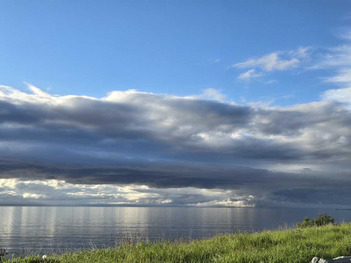 brastr23's tweet photo. @EddieSheerr This was my view of it on the CBS trailway. https://t.co/Ah8FyCmqyP