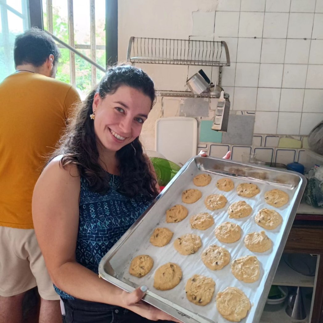 capcaleravlc's tweet photo. @capcalerabcn @CSOA_Horta També reconèixer l'esforç de les encarregades de la cuina: Lucía, Paloma, Rita, Irene i Belén. Que bones estaven les galetes 🍪 i el postre vegà de Lucía! 🤭

Després d'aquest esdeveniment, farem una mini pausa i prompte tornarem amb més activitats. Molt bon inici de l'estiu 🍉🥬 https://t.co/4ksYGgt6rf
