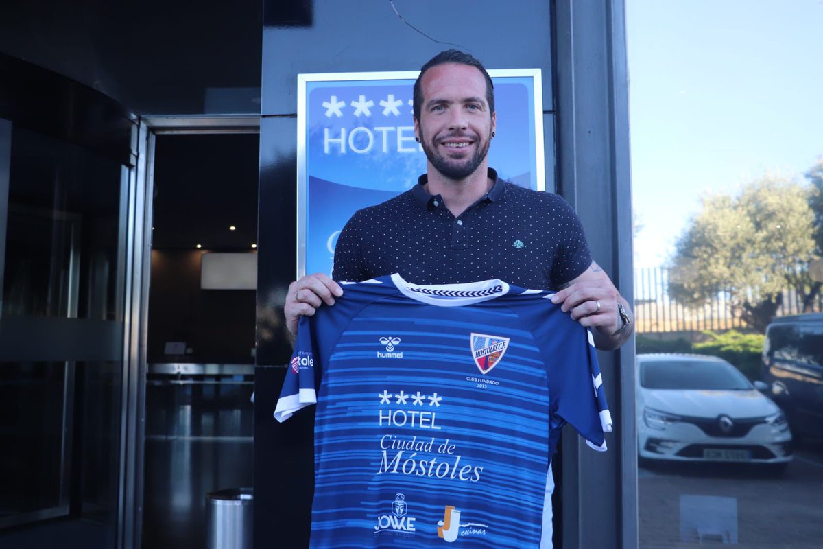 CDMostolesOfic's tweet photo. FICHAJE |

🧤 Ivan Villar, primera incorporación del Móstoles CF 24/25

🥅 Portero más que contrastado del fútbol de Madrid con ganas de empezar la temporada, procede del Zona Norte.

¡Bienvenido a tu nueva casa!

#VamosMostoles #ContamosContigo https://t.co/a6kdJnyJJC