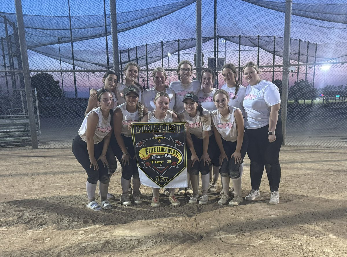 lillyrenslow26's tweet photo. Great kickoff to the summer season with my team! We took second place in tier 2 for the elite team 1 invite! Here are my stats for the weekend! 
@CoastRecruits @ncsa @SBRRetweets @ndnsports 
BA: .409 
H: 9 
1B: 4 
2B: 3 
HR: 2 
RBI: 8 https://t.co/Qy9Hc3qk6K