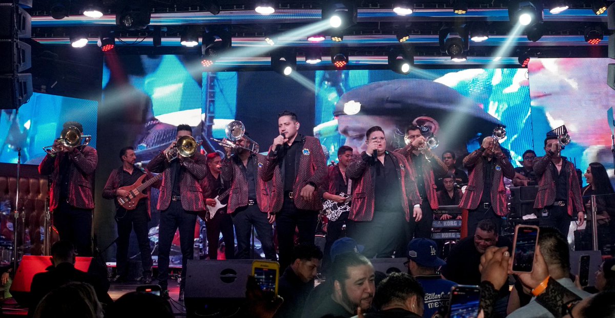 Para comenzar la semana de la mejor manera!!
#SiSeñor 🥳🎵
#ThisIsBandaPequeñosMusical #LaBandaMásRómanticadeÁmerica #LaMejorVersióndelAmor

open.spotify.com/playlist/37i9d…