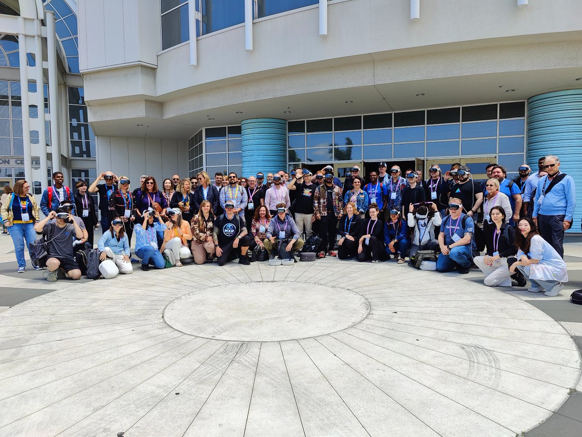 ARealityEvent's tweet image. Look at all those headsets! 🤩
We just kicked off the VisionOS Workshop sponsored by @Unity.

#AWE2024