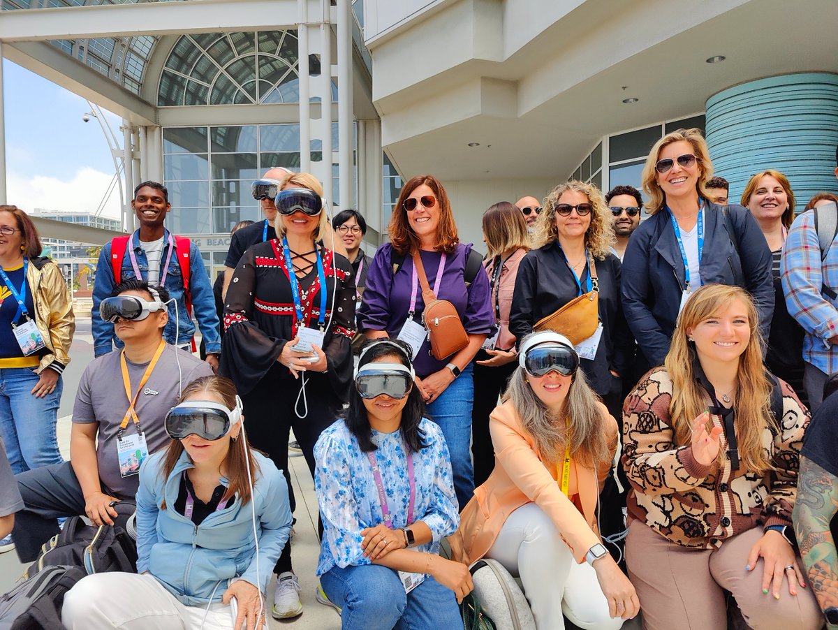 ARealityEvent's tweet image. Look at all those headsets! 🤩
We just kicked off the VisionOS Workshop sponsored by @Unity.

#AWE2024
