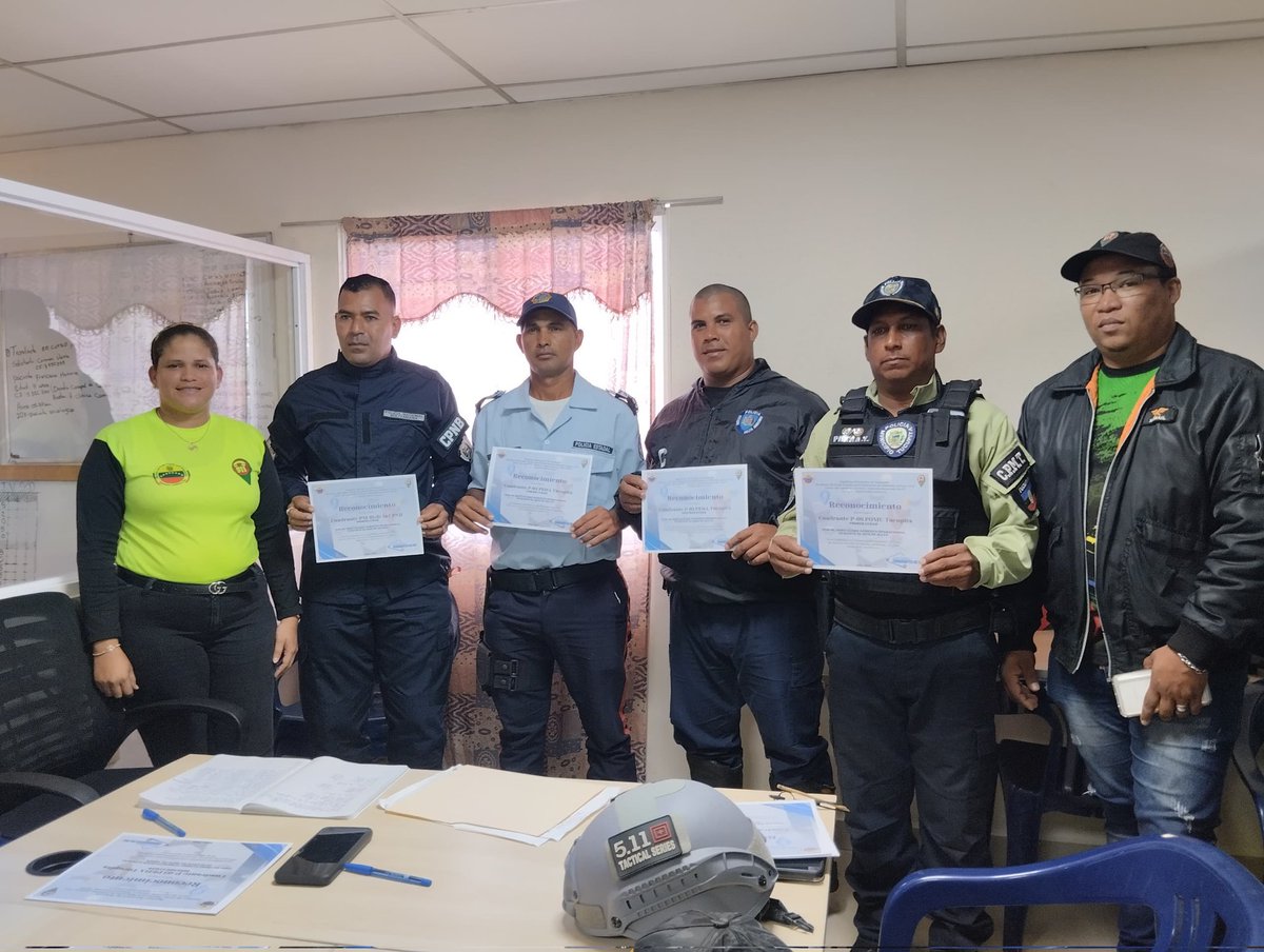 ven911delta's tweet photo. ¡VENEZUELA TIERRA DE PAZ!
Bajo orientaciones del Presidente Nicolás Maduro Moros 🇻🇪 el VEN9-1-1 sigue trabajando por la Paz y Armonía✨ del pueblo venezolano.
#CultivamosFuturo
@nicolasmaduro
@lizetadelta @remigioceballos @Oficial_VEN911 
@dicurualberth @prensagobdelta https://t.co/S8atYerFw7