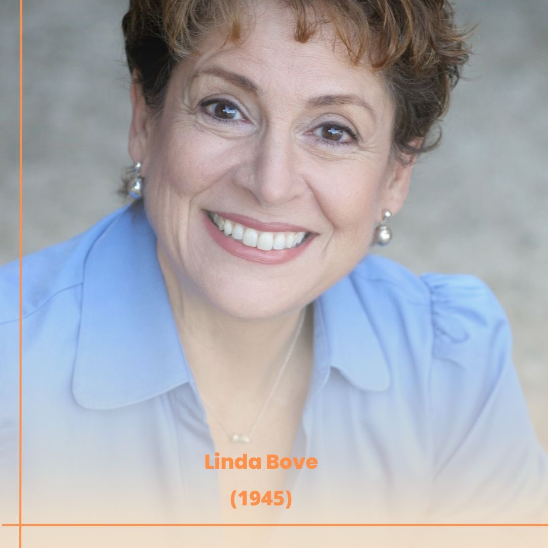 Linda Bove nació sorda el 30 de noviembre de 1945 en Garfield, Nueva Jersey, de dos padres sordos. Creció aprendiendo lenguaje de señas americano (ASL) y asistió a la Escuela para Sordos St. Joseph en el Bronx, Nueva York. 
#fundacionoirparavivir #unahistoriaquetodosdebenconocer