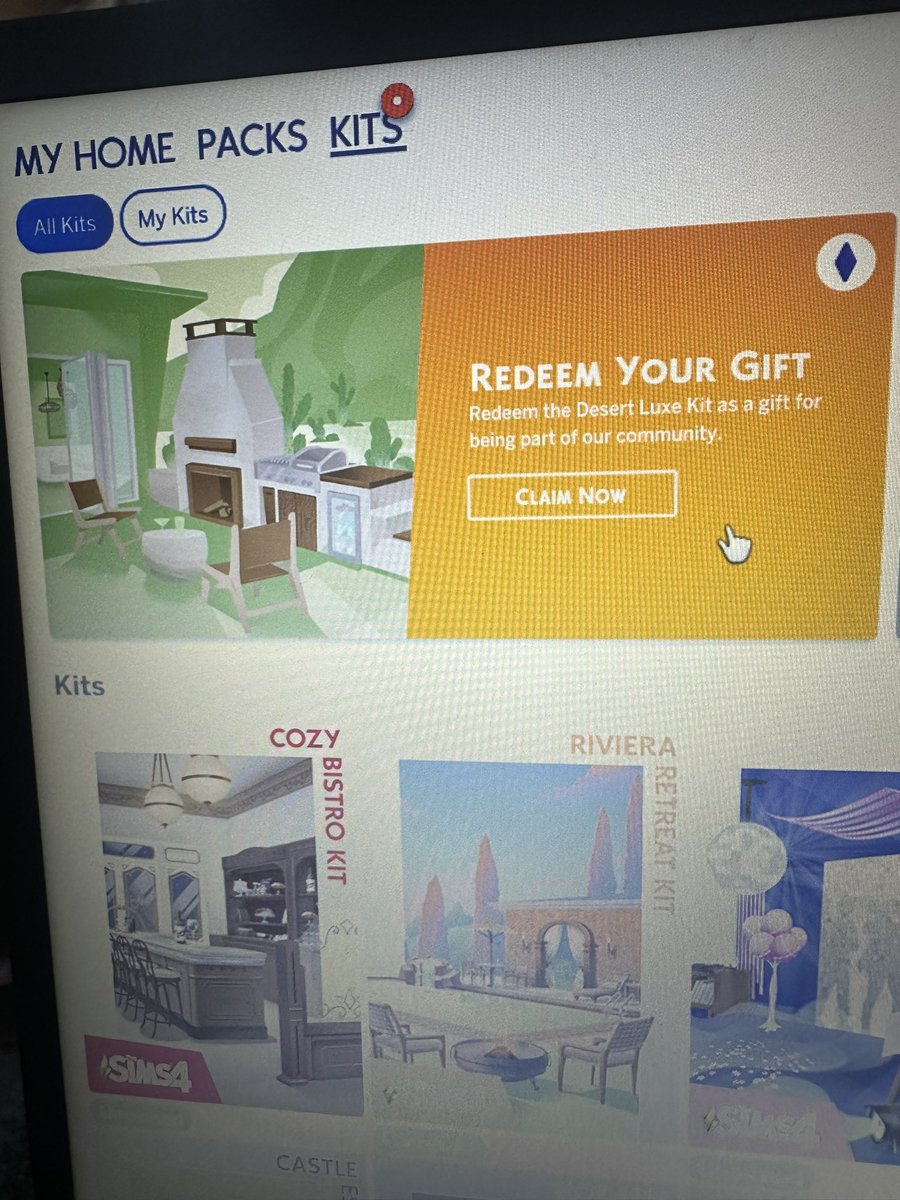 AmyEShannon91's tweet photo. @EA I think there is a glitch. A very sad one! Thought I had a free kit but it wants £4.99 https://t.co/uSI6b8kLMS