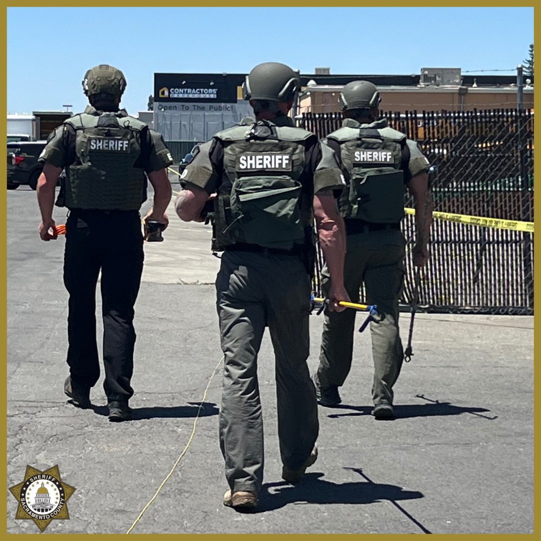 <a href="/sacsheriff/">Sacramento Sheriff</a> Deputies and EOD is on scene at 4741 Watt Avenue for a live pipe bomb. Evacuations are taking place nearby, please avoid the area.