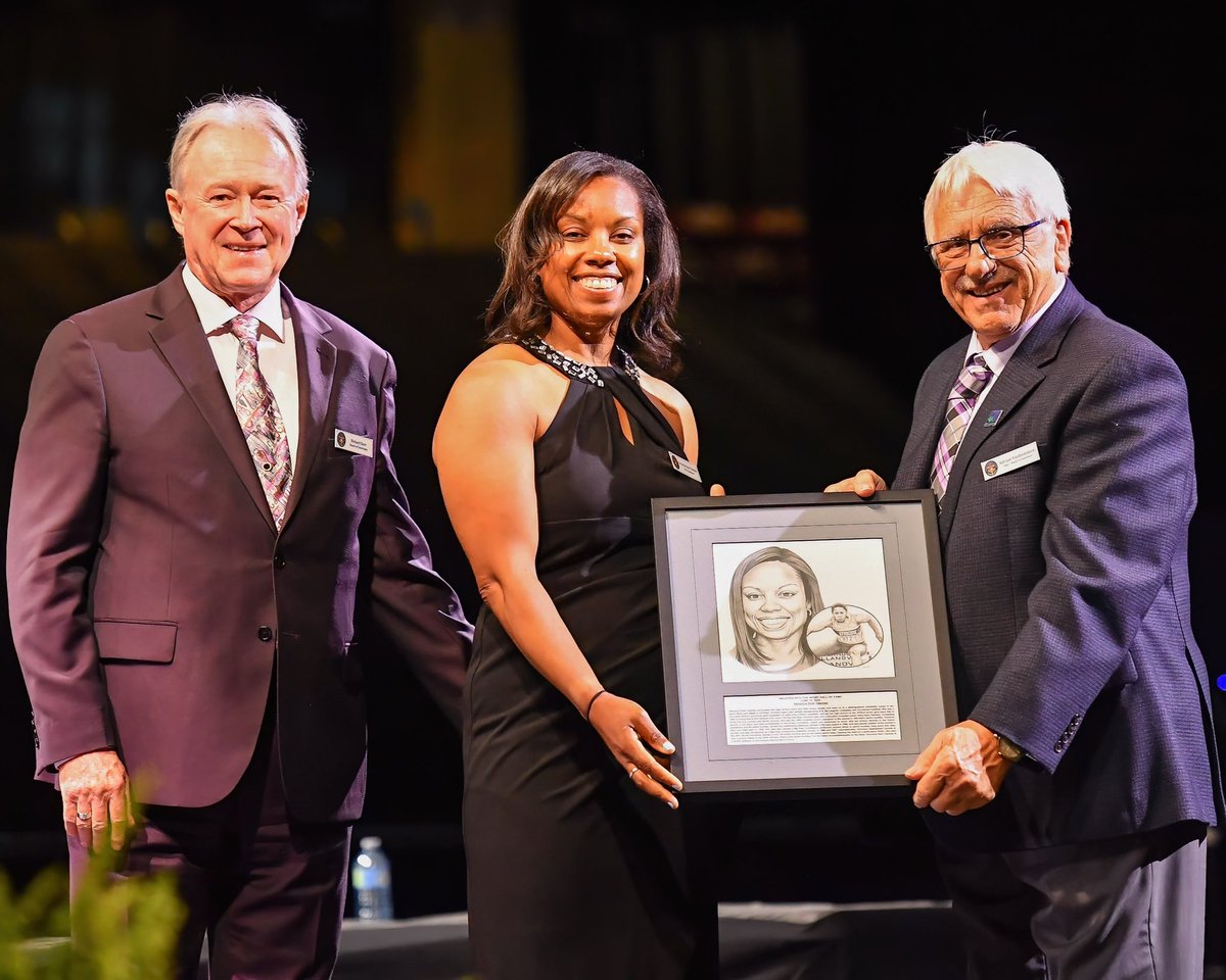 Photos from the 2024 Oshawa Sports Hall of Fame Induction Ceremony are now online. Head over to our Facebook page to check them out!!!