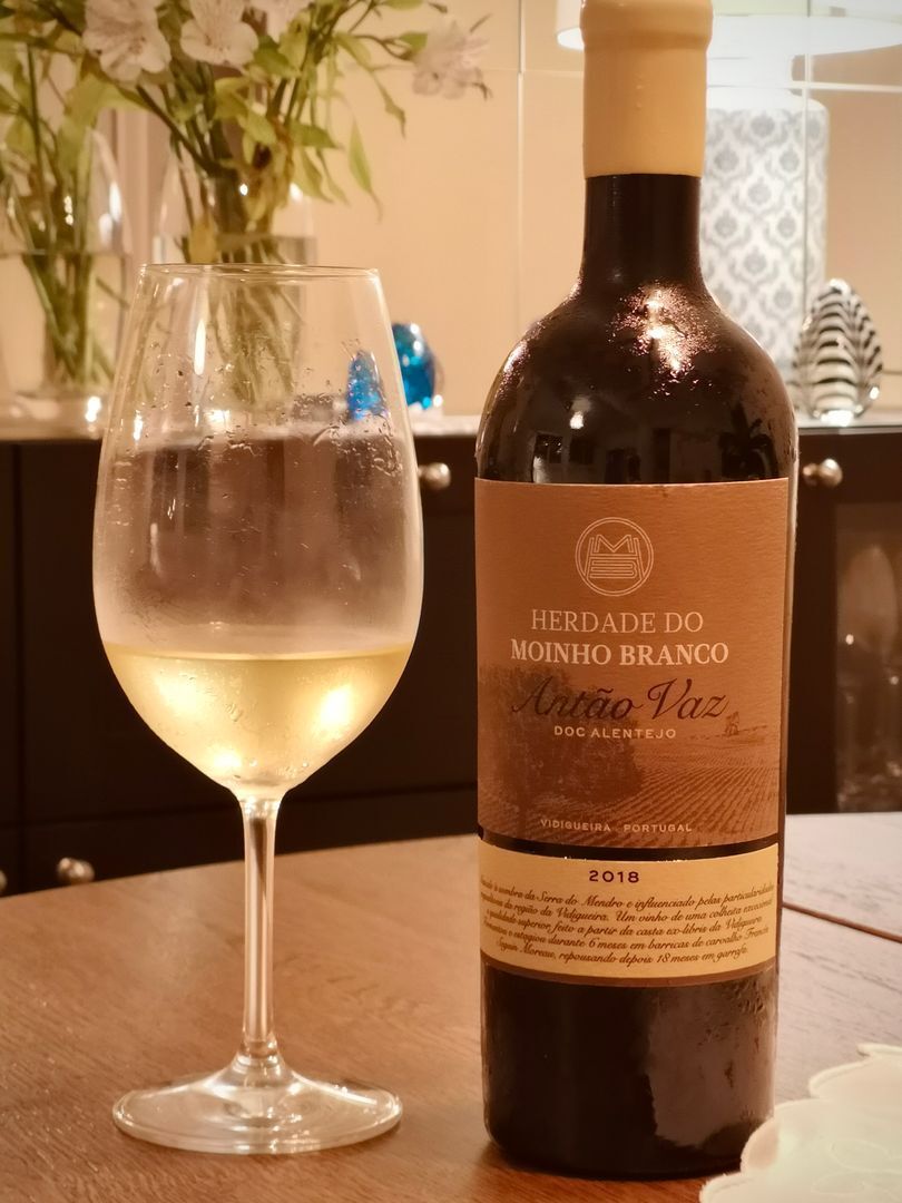 VivaoVinho's tweet photo. Herdade do Moinho Branco Antão Vaz 2018
91 Pontos Viva o Vinho
Um vinho especial feito por um enólogo que apreciamos muito, o Paulo Laureano.
#vinho #portugal #vinhoportugues #vivaovinho #winemoment #wineandfood #vinhos #winetip #winelover #winetime #portuguesewine https://t.co/oeb6mownNu