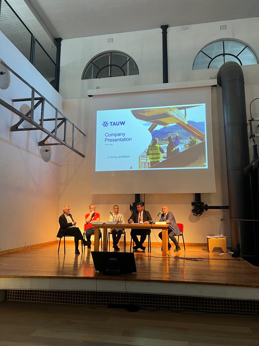 gitonline's tweet image. La tavola rotonda moderata dal Dott. Serafino Angelini   #GeoSoul Italia, referente #GITaziende, in cui si è evidenziata la necessità di un network di Imprese, Università, Enti di Ricerca, #collaborazione. SYMPLE, @TerreLogiche , Tethis, @Geokore,  Ecosearch, @CodevintecIt