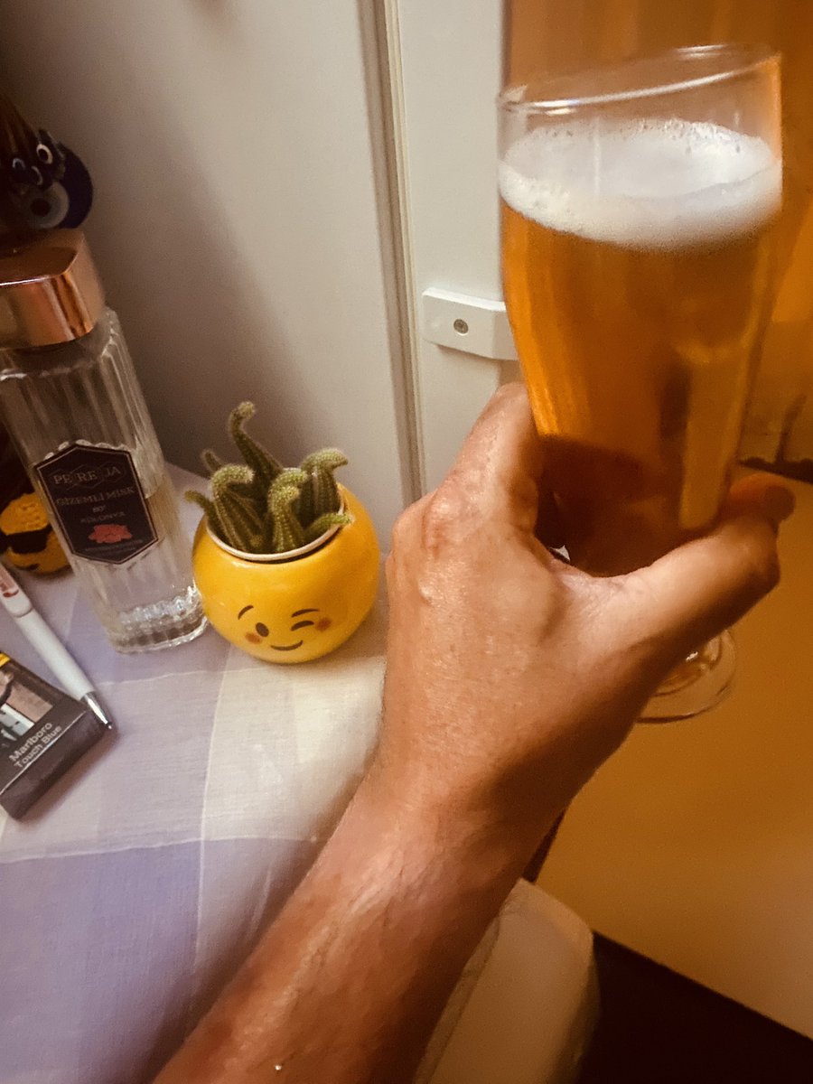 Excellent34Ugur's tweet photo. Veeee Günün Sonu #GeceyeBotum İyi Geceler 😇🤓👍🍻 https://t.co/XXc7lfXLZn