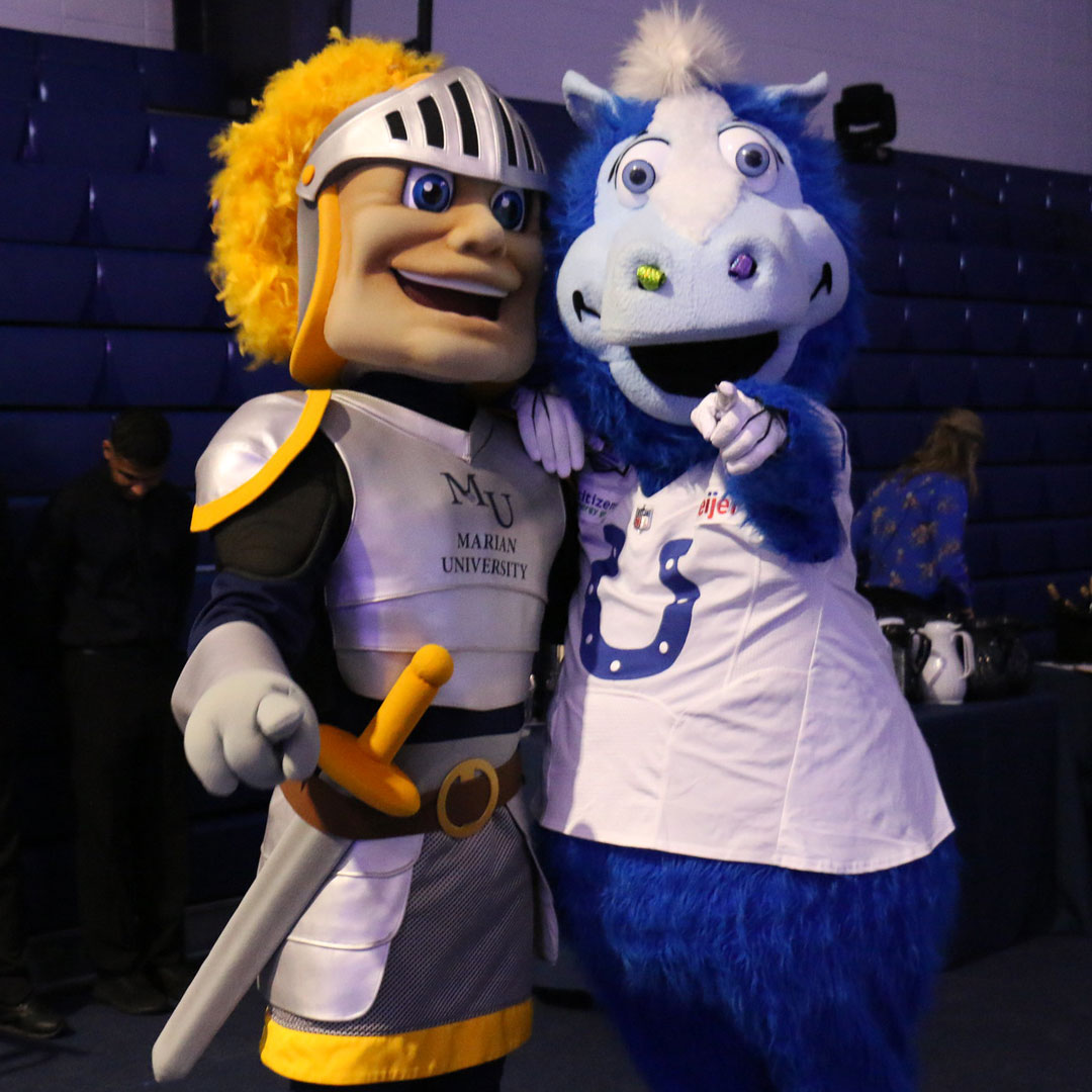 MarianUniv's tweet photo. Happy #Nationalmascotday to our favorite mascot Knightro! No one spreads the Marian spirit like Knightro! #marianuniversity #goknights #knightro https://t.co/w0IordQRtf