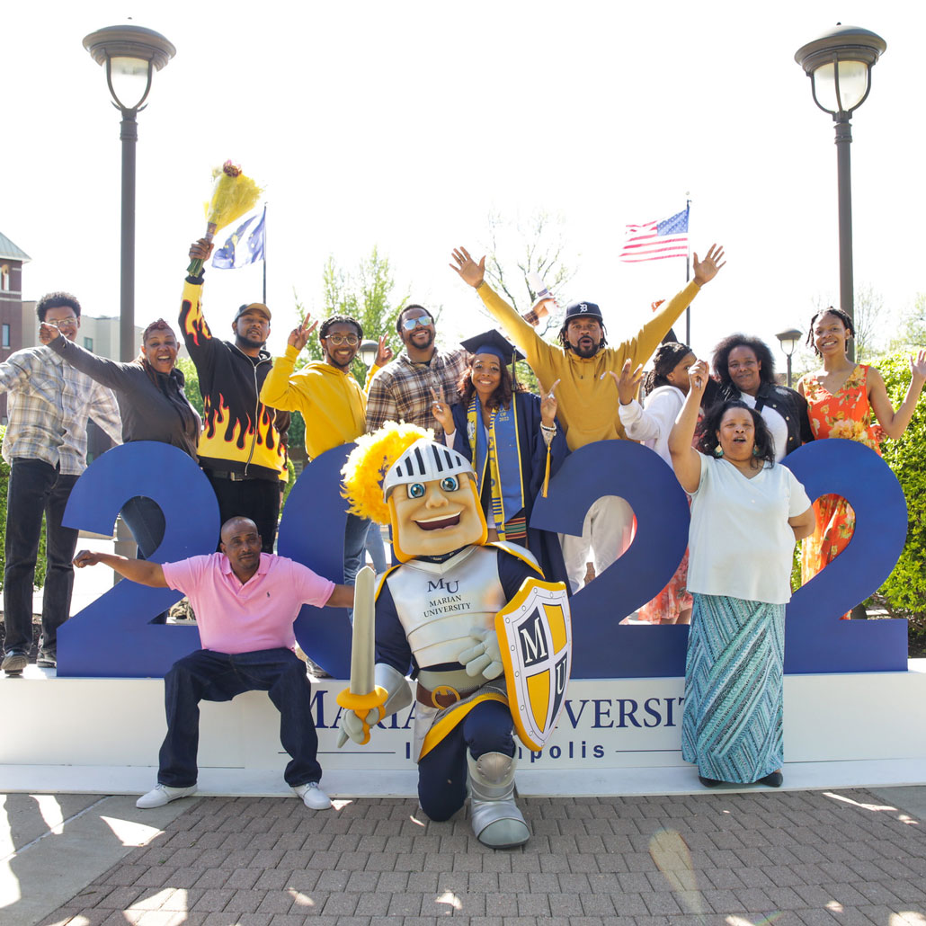 MarianUniv's tweet photo. Happy #Nationalmascotday to our favorite mascot Knightro! No one spreads the Marian spirit like Knightro! #marianuniversity #goknights #knightro https://t.co/w0IordQRtf