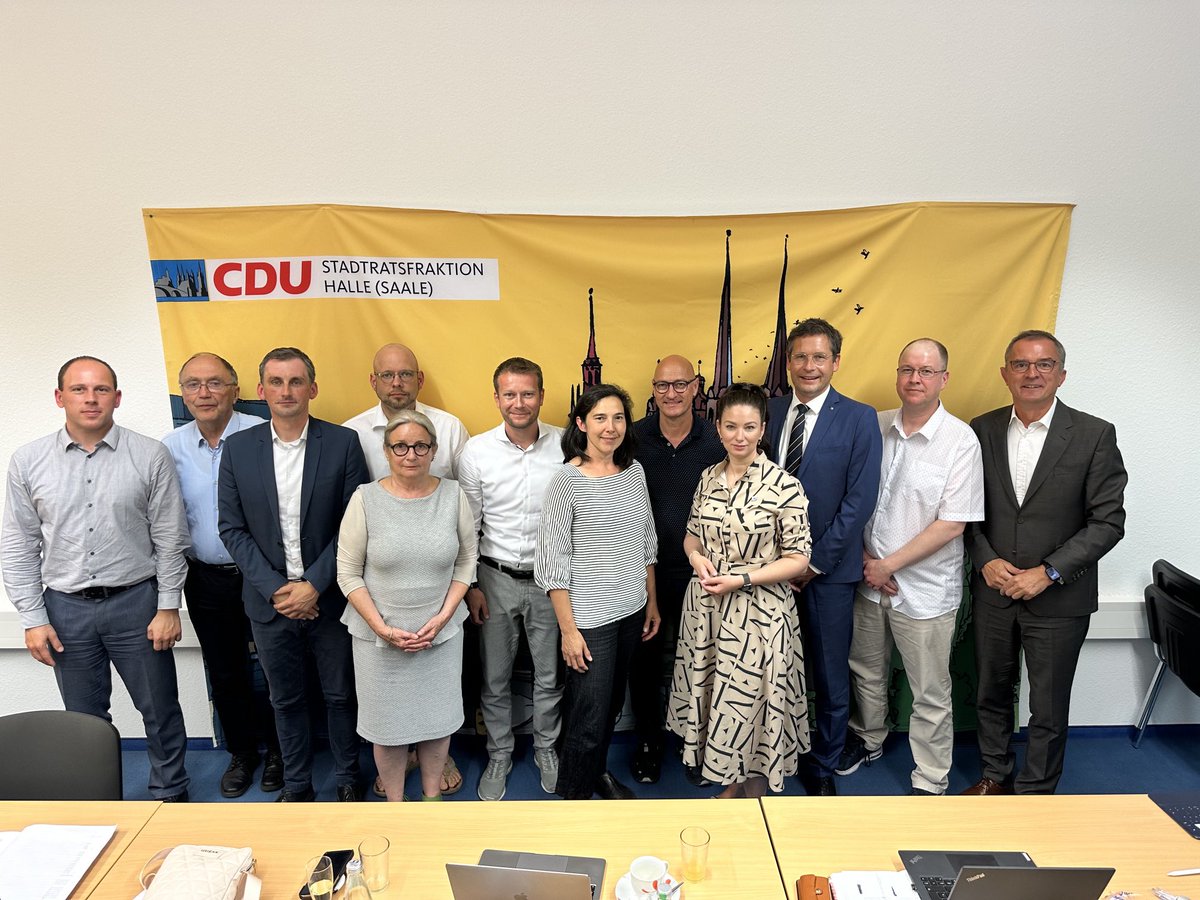 Herzlichen Glückwunsch zur Konstituierung der neuen CDU-Stadtratsfraktion in Halle. Mit ⁦<a href="/c_bernstiel/">Christoph Bernstiel</a>⁩ als Vorsitzenden und Dr.Ulrike Wünscher und Claudia Schmidt als Stellv. Viel Erfolg 😎👍