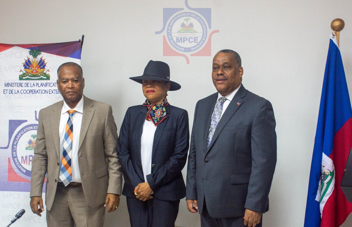 mpceht's tweet image. Installation ce lundi 17 Juin 2024 de Madame Ketleen FLORESTAL à la tête du #MPCE. C’est le Premier ministre Dr@ConilleGarry qui a procédé à son installation à la salle de conférence Toussaint Louverture dudit ministère.@MPCEHa @MEFHaiti @PrimatureHT