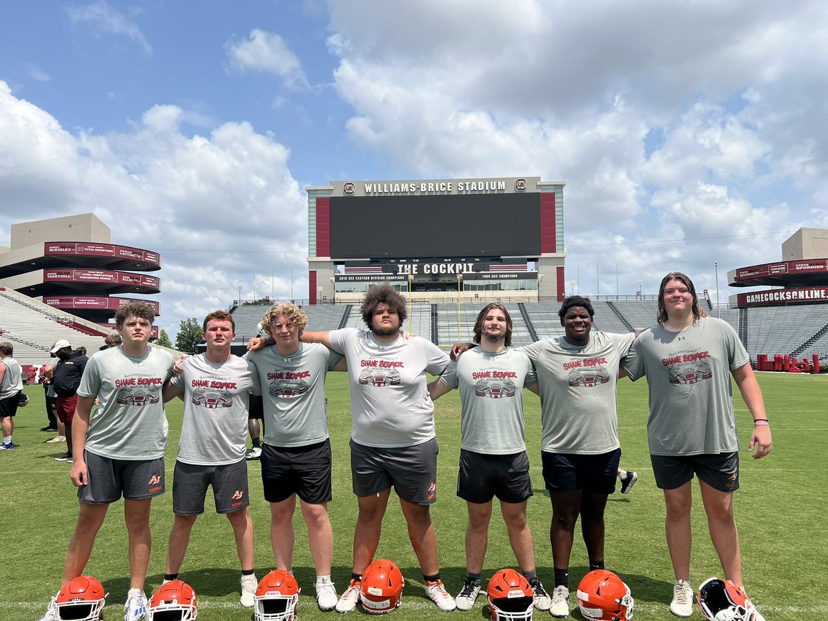 Proud of our OL/DL that went today and competed <a href="/GamecockFB/">South Carolina Football</a> !! They did a great job representing AJ!! #Family #GoVols