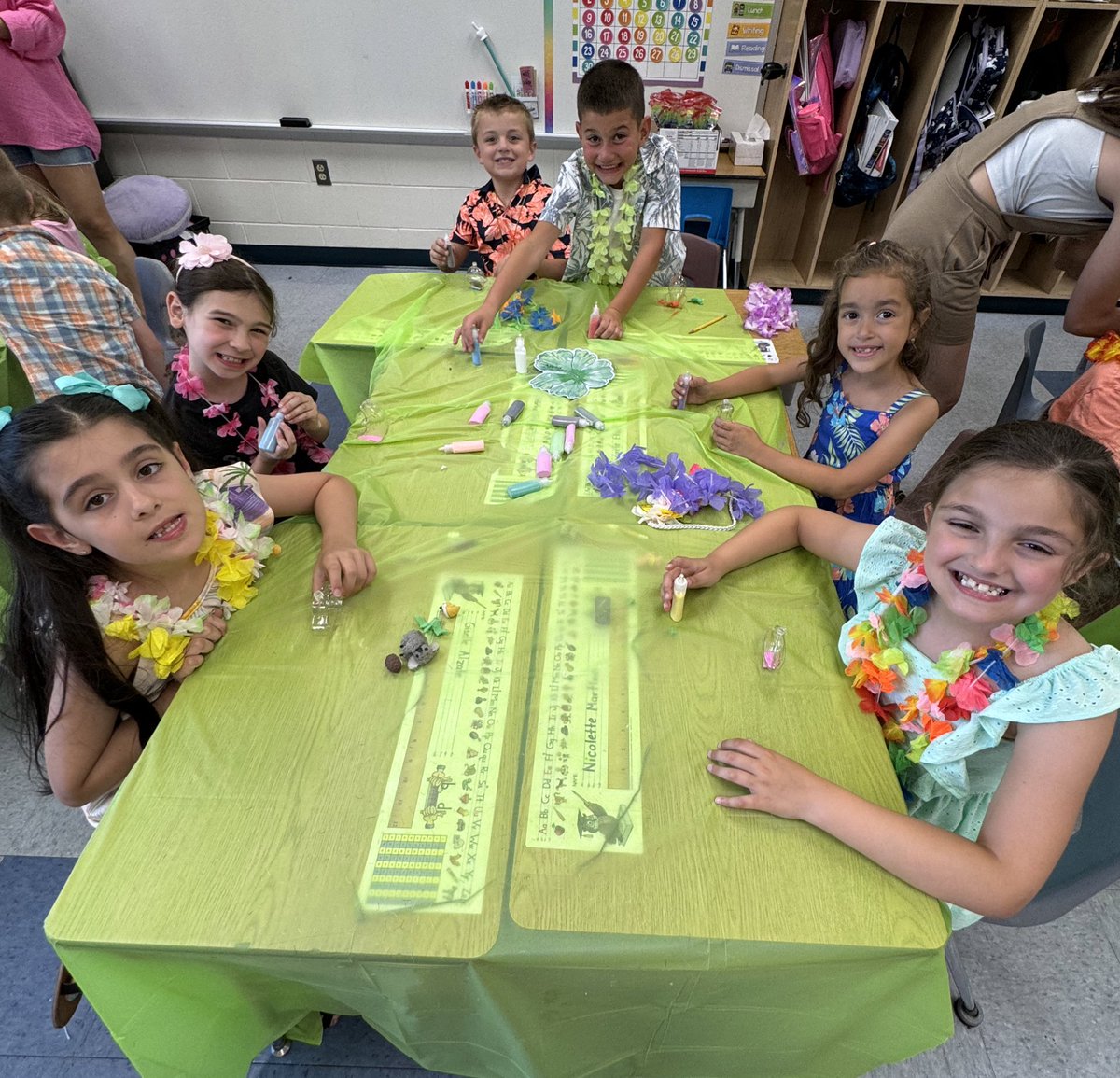 MissIves23's tweet photo. Day 4 of our summer balloon countdown: End Of The Year Party 🎉 🌺🏝️ https://t.co/FqNsXYIFP6