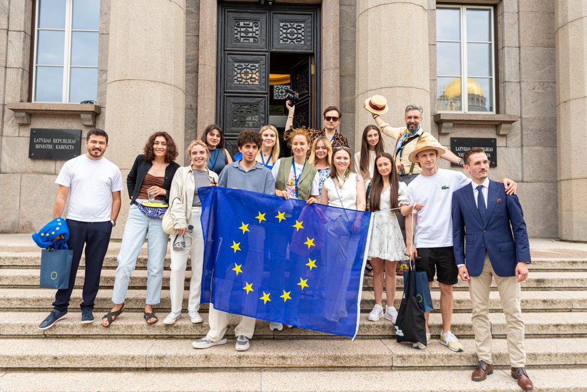 euneighbours's tweet image. 🚀 Day 1 of the #ShapeYourFuture ⤵️
📍 European Commission Representation in 🇱🇻 Latvia &amp;amp; meeting with @ZanePetre ✅
📍 State Chancellery of Latvia &amp;amp; meeting with @rbambals ✅
📱 A presentation by a legal adviser to the MFA @PatricijaVavi 
#EUOpportunities