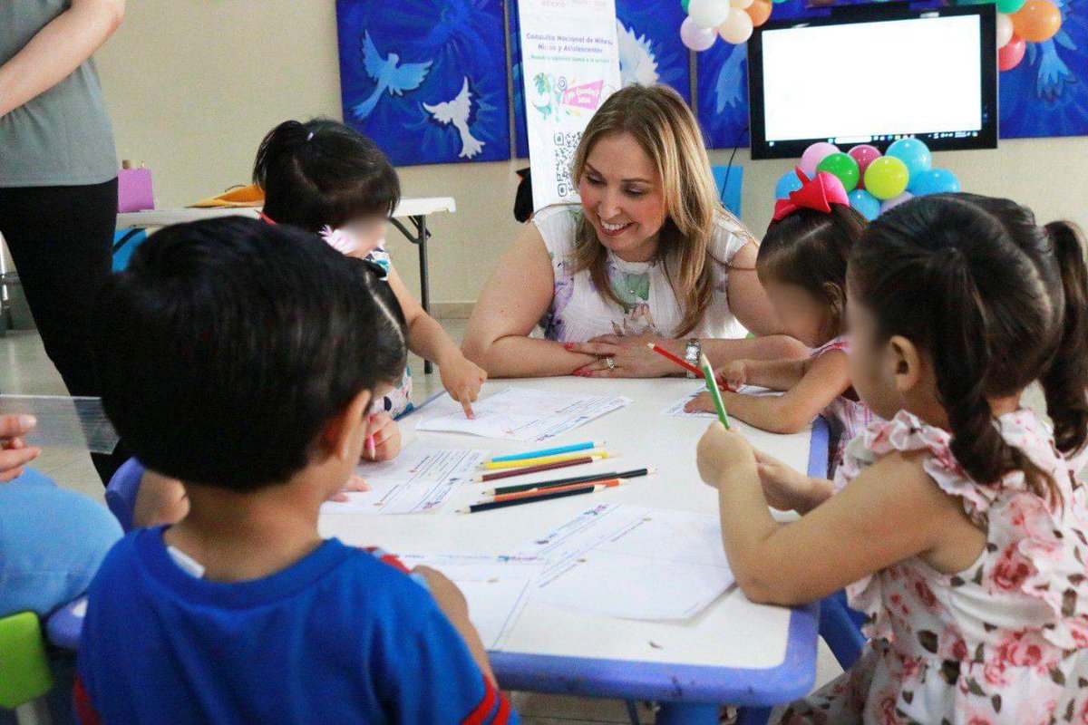 PattyLaraGa's tweet photo. Realizamos la Consulta Nacional ¿Me Escuchas? con niñas y niños del Centro de Asistencia Social Unacari👧👦Para nosotros en DIF Sonora es fundamental conocer cómo se sienten, y escucharles.

Invita a tus hijas e hijos a realizar la encuesta. ¡A través de
👉🏻https://t.co/g6zUGghfo1 https://t.co/x76RmiYnqr