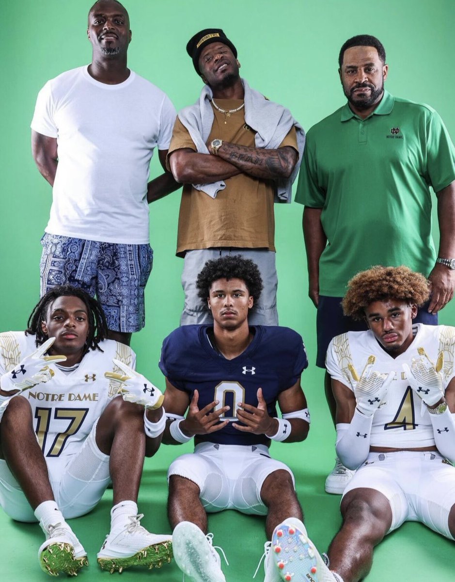Former #Steelers Jerome Bettis, Plaxico Burress and Ike Taylor, together with their sons, who’ve all committed to play football at Notre Dame.

This is AWESOME! 🖤💛☘️