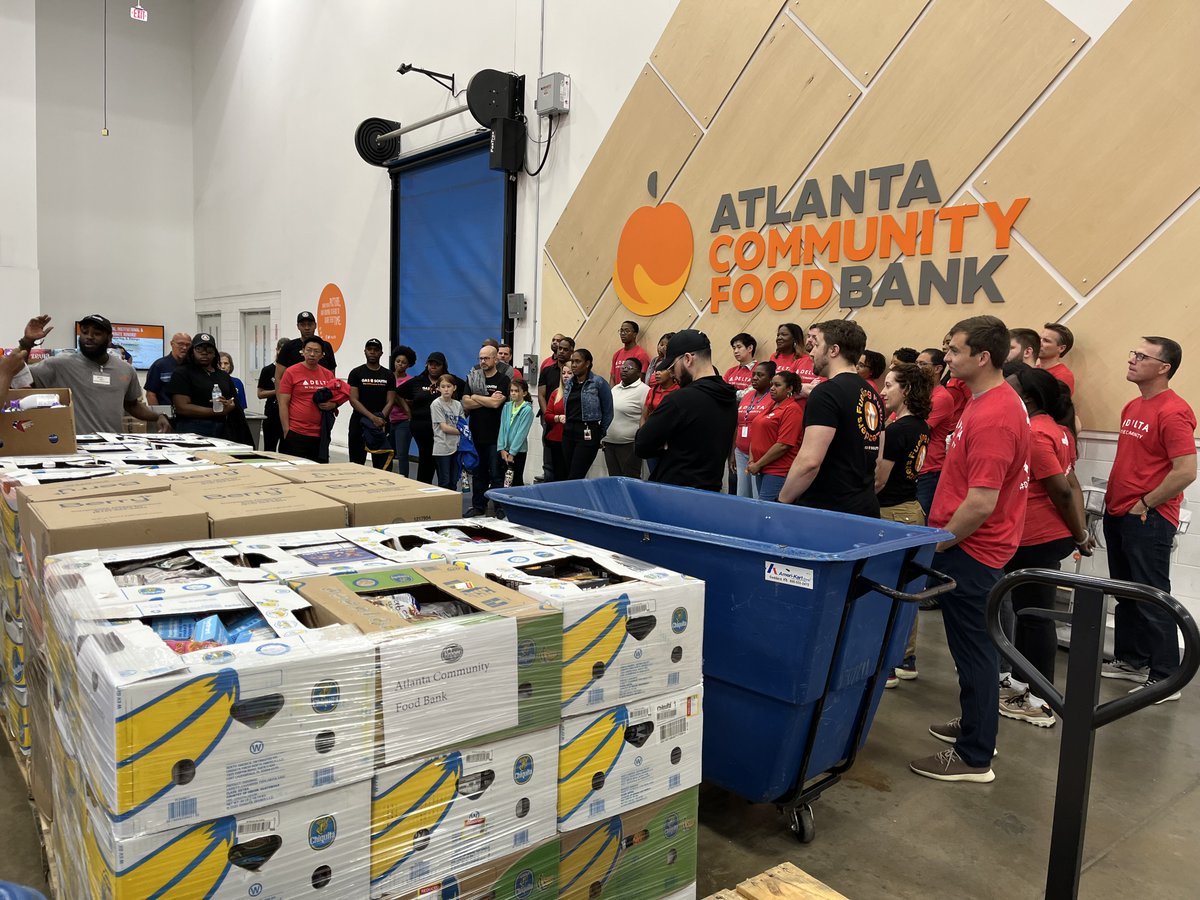 GasSouth's tweet image. It's Corporate Volunteer Week at Gas South's Atlanta office! Our employees are actively participating by volunteering at various community events across Atlanta, supporting different non-profit organizations. We began our day by sorting food at the Atlanta Community Food Bank.