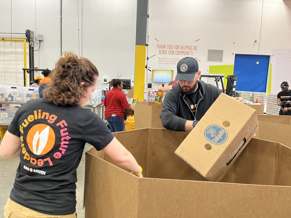 GasSouth's tweet image. It's Corporate Volunteer Week at Gas South's Atlanta office! Our employees are actively participating by volunteering at various community events across Atlanta, supporting different non-profit organizations. We began our day by sorting food at the Atlanta Community Food Bank.