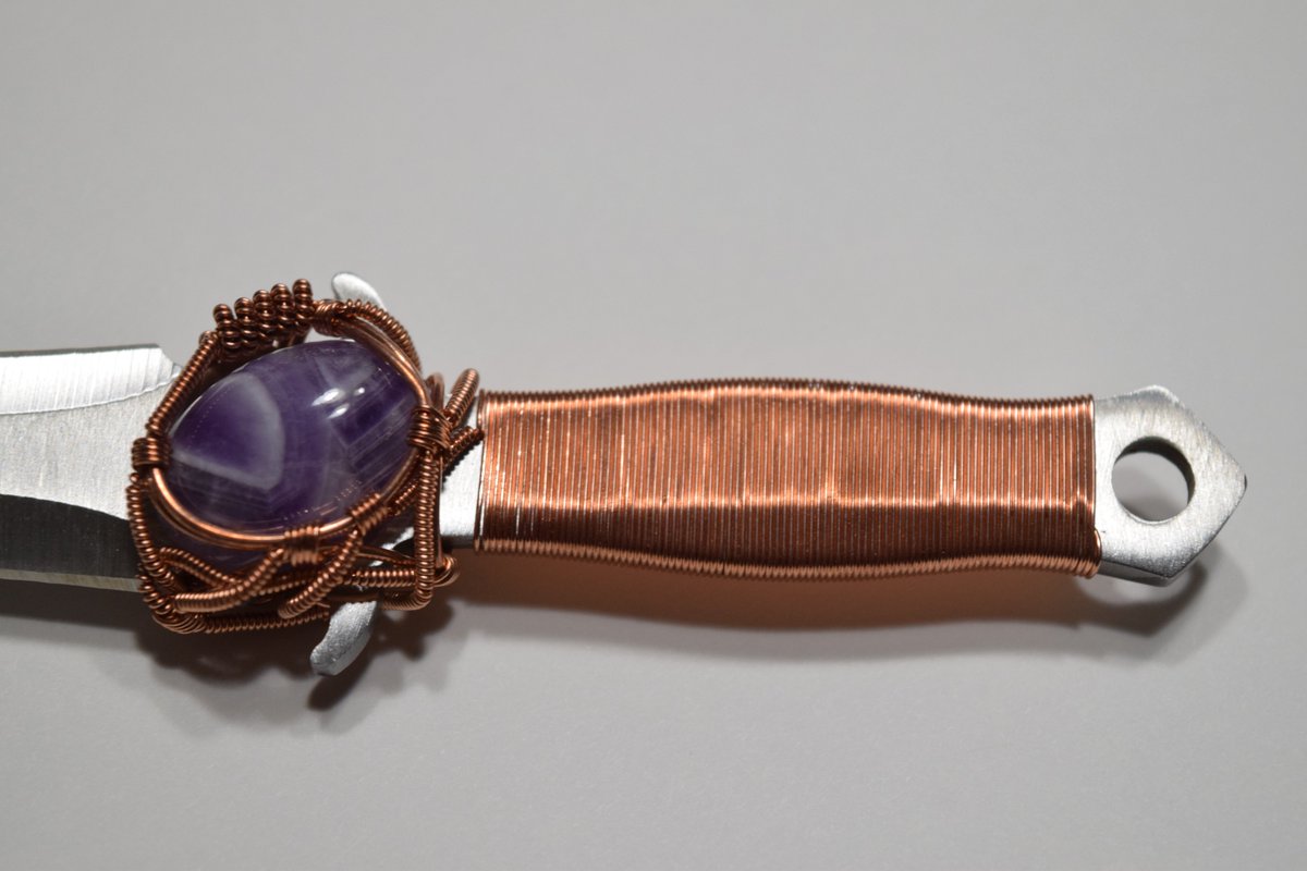ArtificeMoon's tweet photo. Amethyst Mageblade and mini spoon https://t.co/IClwVjAETr